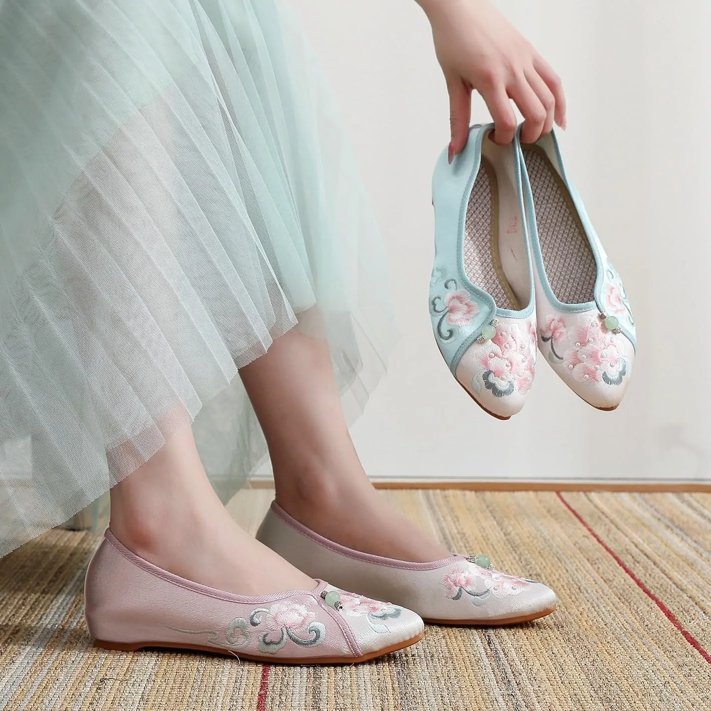 2024 Chinese Traditional Style Embroidered Flower Flats Shoes Comfort Slip On Walking Shoes Pointed Toe Old Beijing Cloth Shoes Mary Jane Ballet Shoes(Color:Green,Size:7.5)