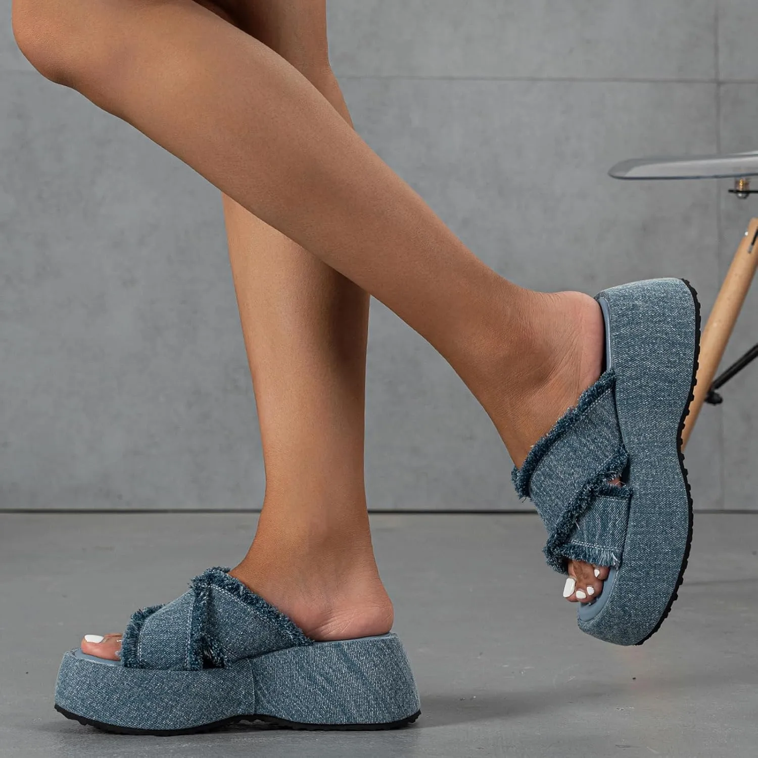 AMAZIDEAL Women's Denim Crossover Strap Platform Slide Sandals,Fashion Open Toe Tassels Slip On Non-Slip Chunky Heel Sandals,Comfortable Thick Bottom Casual Beach Walking Slides Slippers