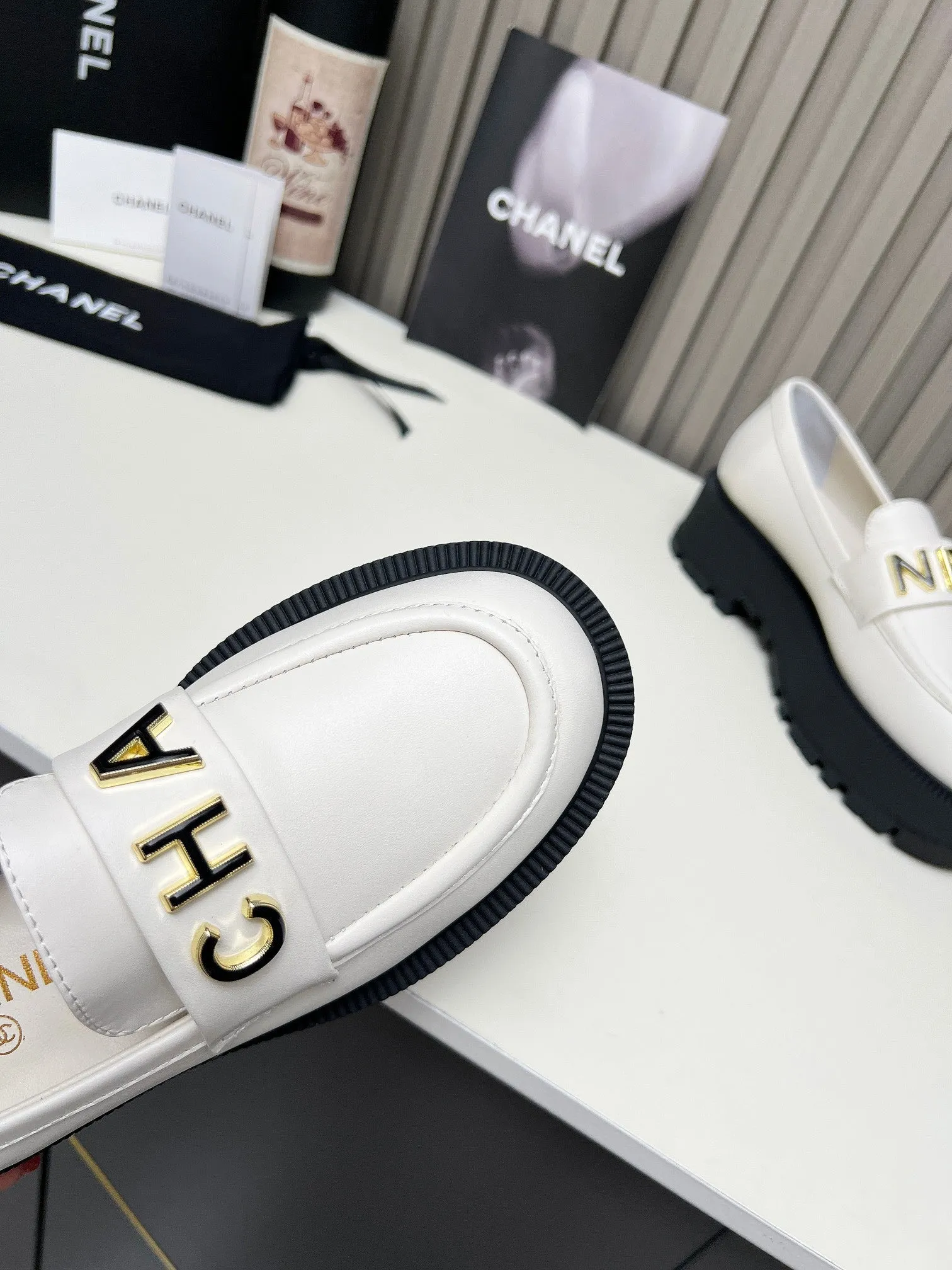 CC Moccasins White Lambskin 944570