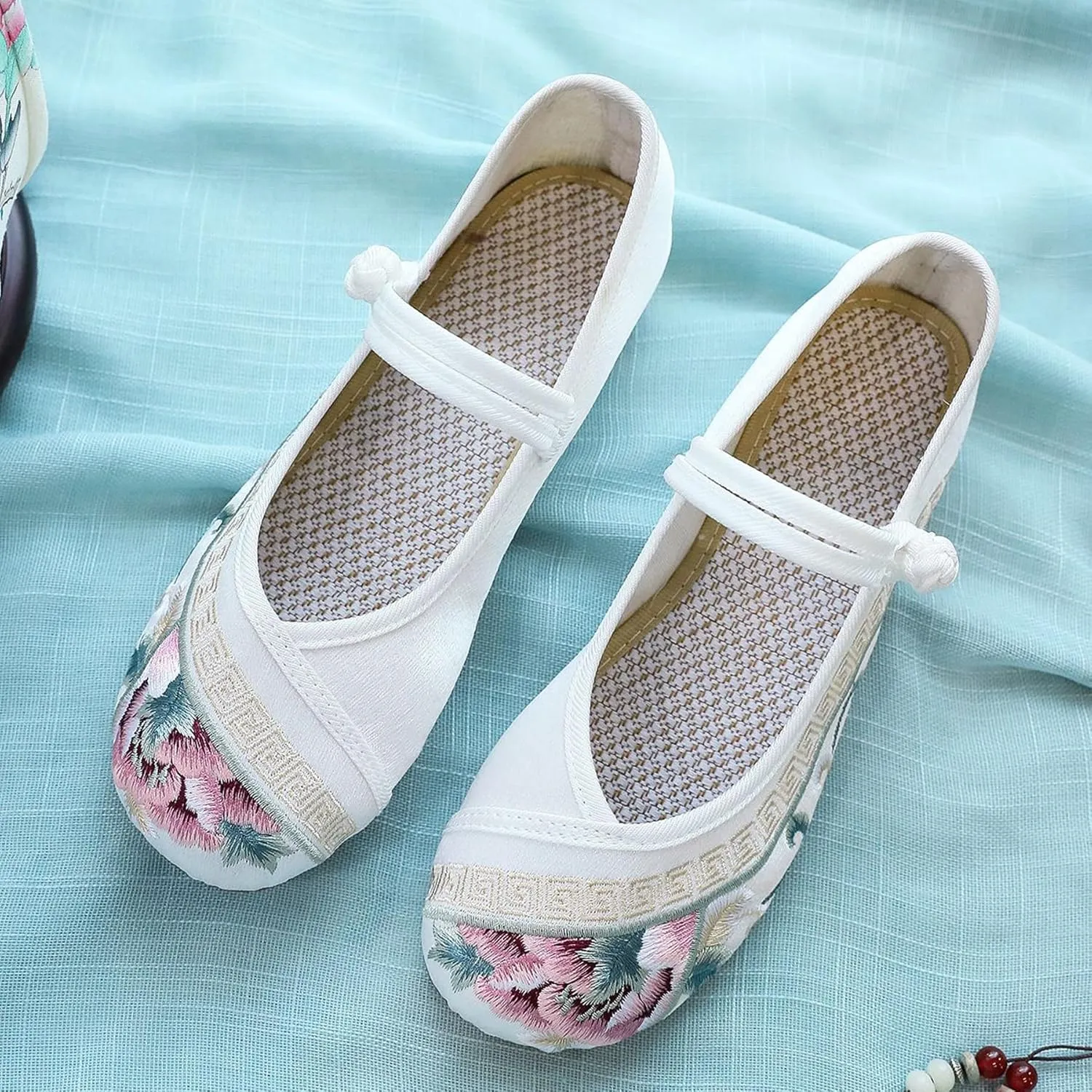 eYLun Women Embroidered Shoes Flats Floral Comfortable Ballet Flats Shoes Round Toe Mary Jane Shoes