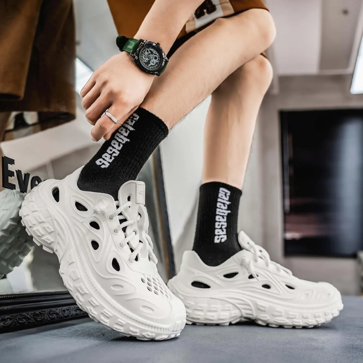 Garden Shoes Breathable Tire Hole Design Anti-Slip Quick-Drying Sandals Lightweight Unisex Clogs for Outdoor & Indoor Activities