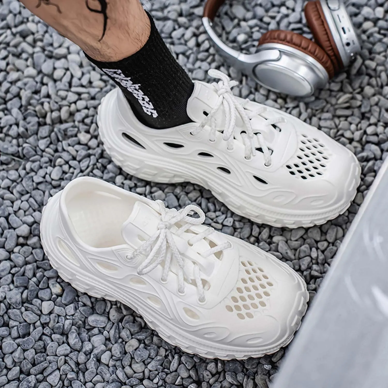 Garden Shoes Breathable Tire Hole Design Anti-Slip Quick-Drying Sandals Lightweight Unisex Clogs for Outdoor & Indoor Activities