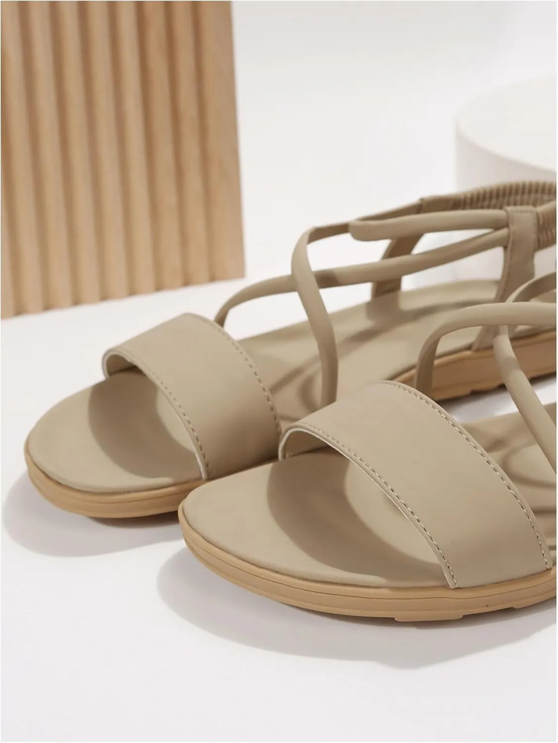 OYOANGLE Women's Criss Cross Flat Sandals with Back Strap Open Toe Comfy PU Leather Sandal