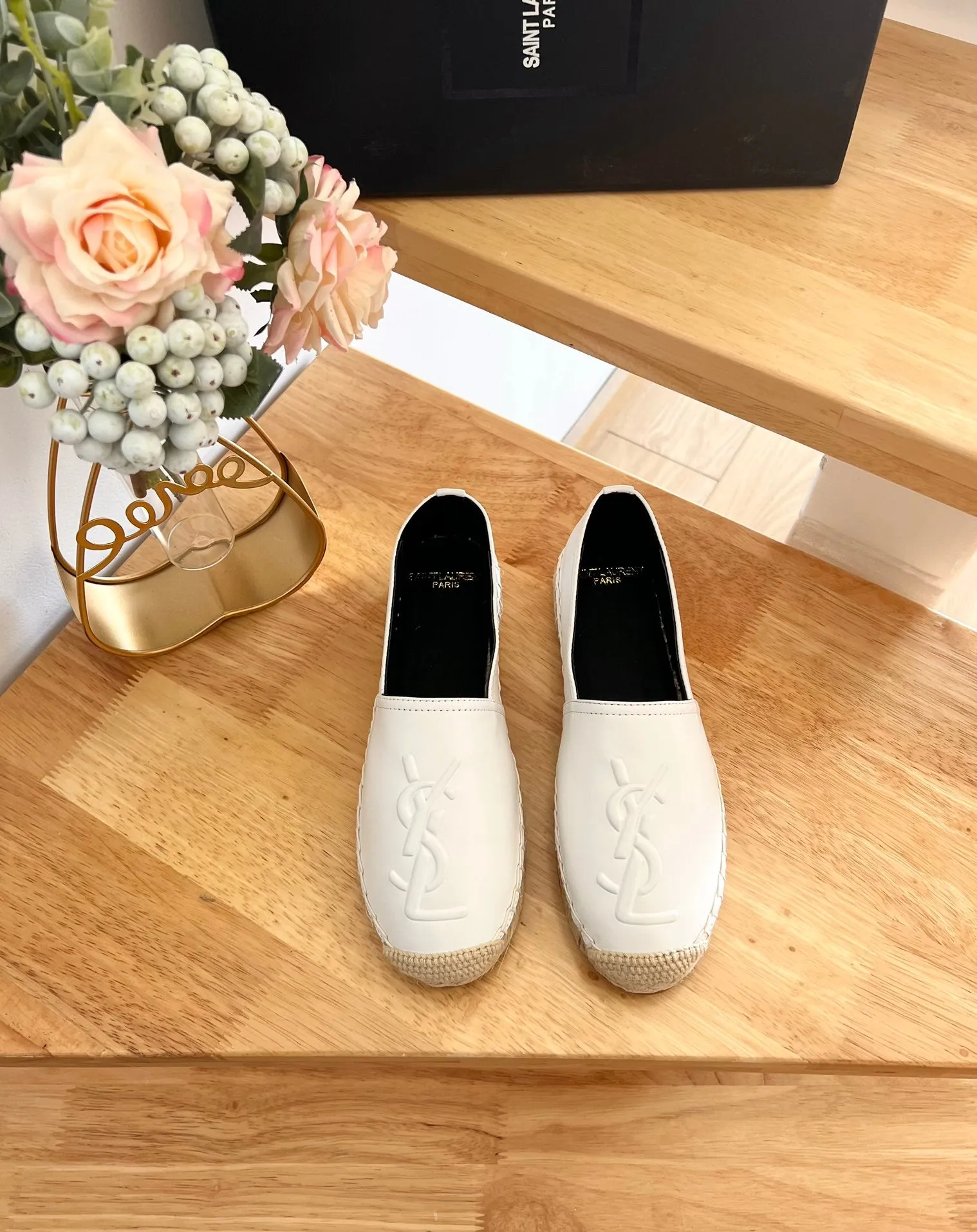 SLIP YVES Thanksgiving sale CALFSKIN Saint Effortless SL LOGO EMBOSSED WHITE AND ON Laurent BLACK