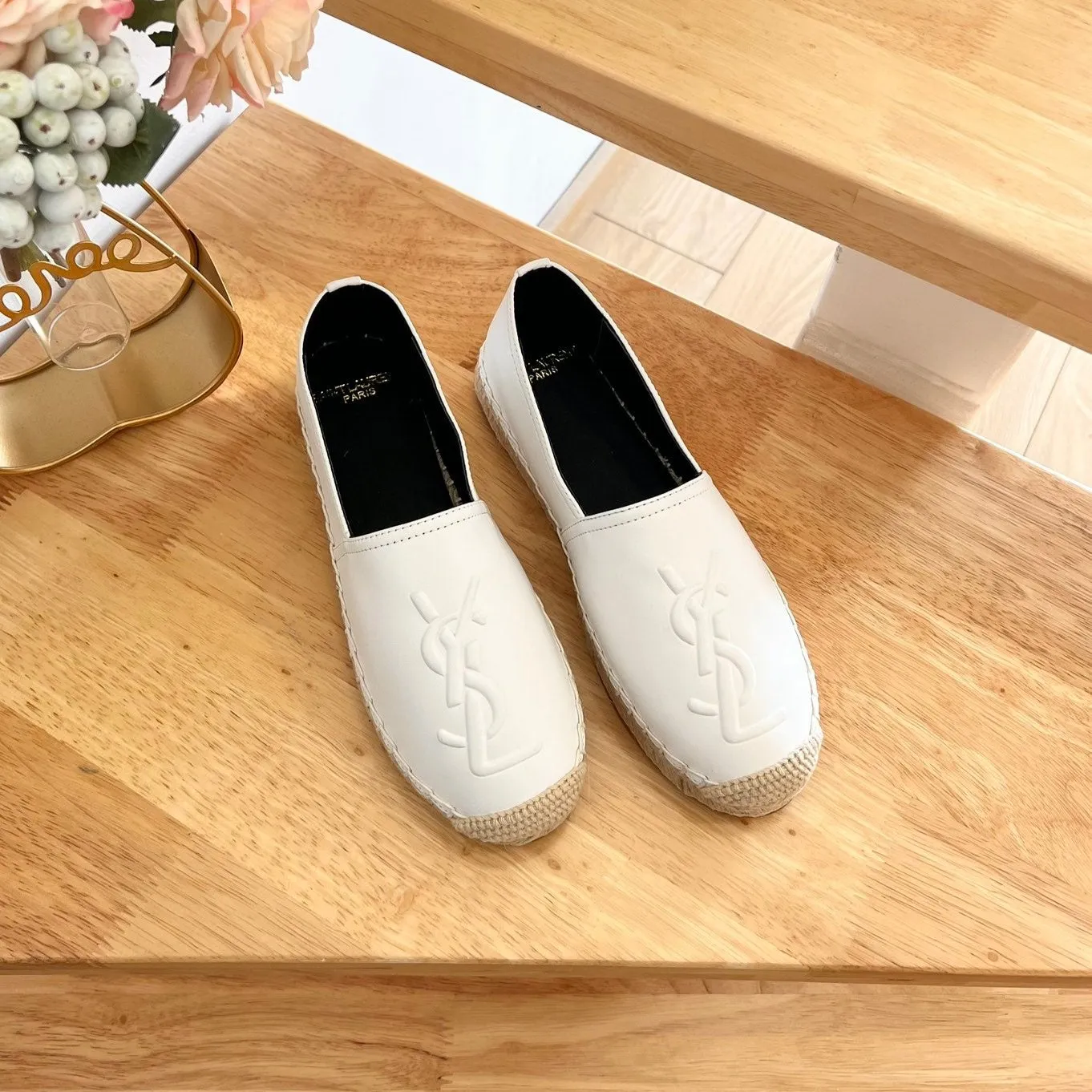 SLIP YVES Thanksgiving sale CALFSKIN Saint Effortless SL LOGO EMBOSSED WHITE AND ON Laurent BLACK