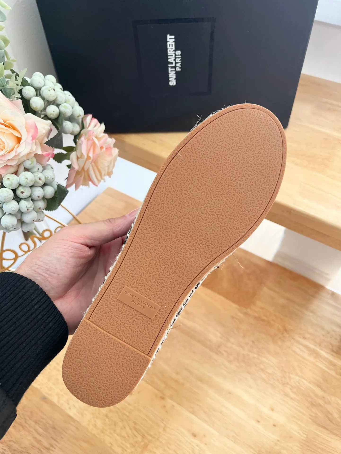 SLIP YVES Thanksgiving sale CALFSKIN Saint Effortless SL LOGO EMBOSSED WHITE AND ON Laurent BLACK