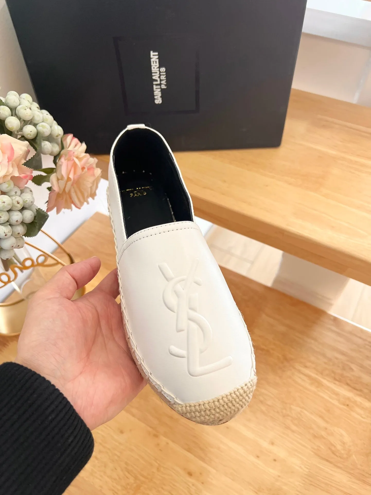 SLIP YVES Thanksgiving sale CALFSKIN Saint Effortless SL LOGO EMBOSSED WHITE AND ON Laurent BLACK